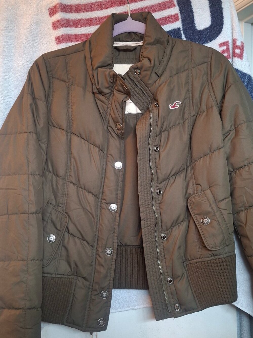 Holister kahki puffer